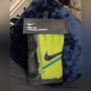 Nike GK Phantom Shadow size 9 . Soccer Gloves